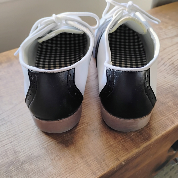 Predictions Black and White Skid Resistant Shoes - Picture 9 of 16